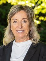 Tracey Holmes