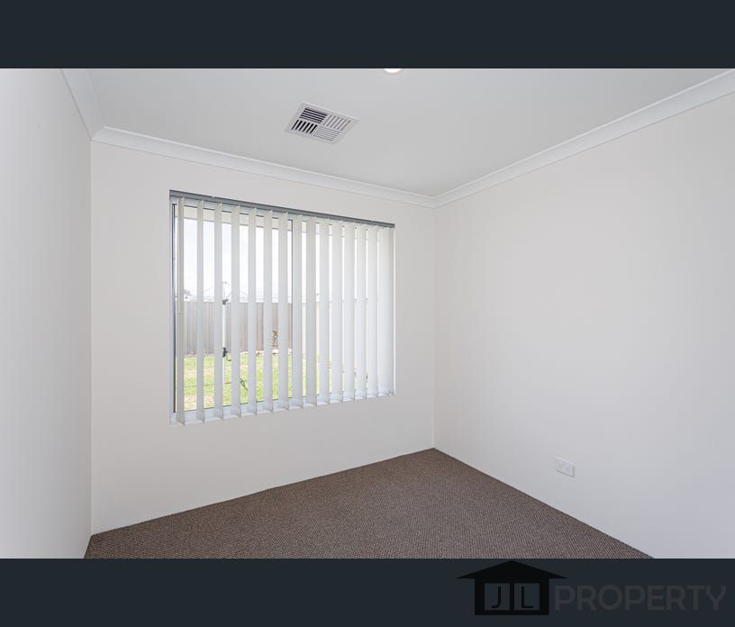 6 Chrysler Approach, Yanchep, WA 6035