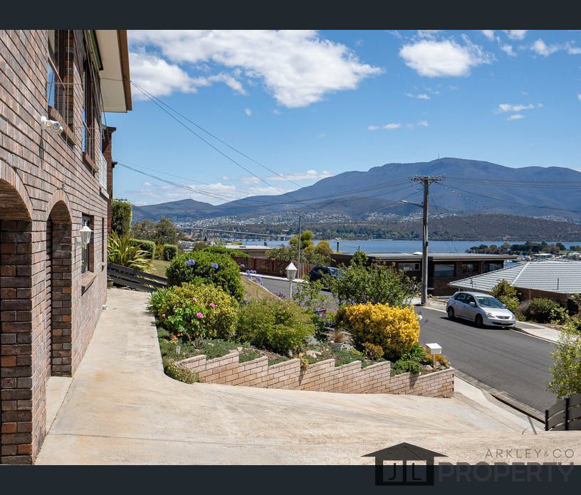 48 Begonia Street, Lindisfarne, Tas 7015