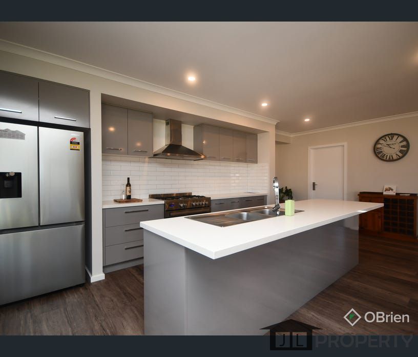 32 Houghton Crescent, Eagle Point, Vic 3878