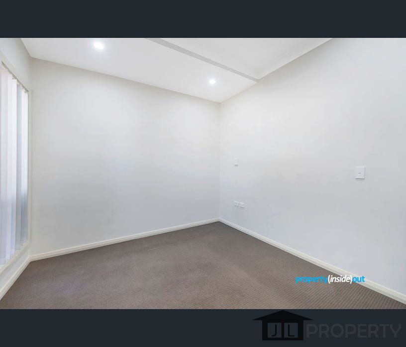 2/17 Carinya Rd, Girraween, NSW 2145