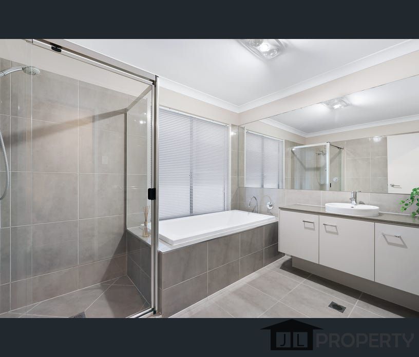 16 Onshore Place, Helensvale, Qld 4212