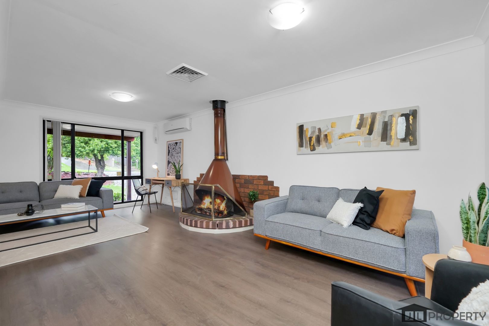 8 Selkirk Street, St Andrews NSW 2566