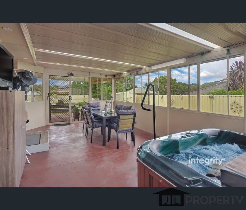 8 Carrington Park Drive, Nowra, NSW 2541