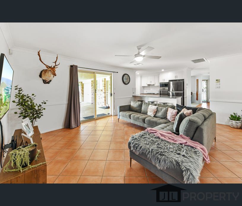 11 Yarraga Place, Hillvue, NSW 2340