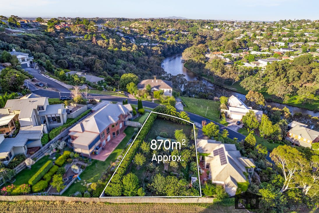 2 Pinnacle Close, Highton, Vic 3216