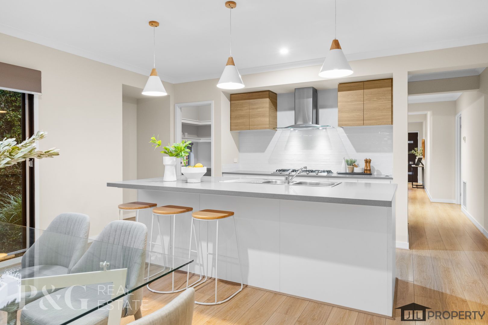 82 Glenrose Boulevard, Clyde North VIC 3978