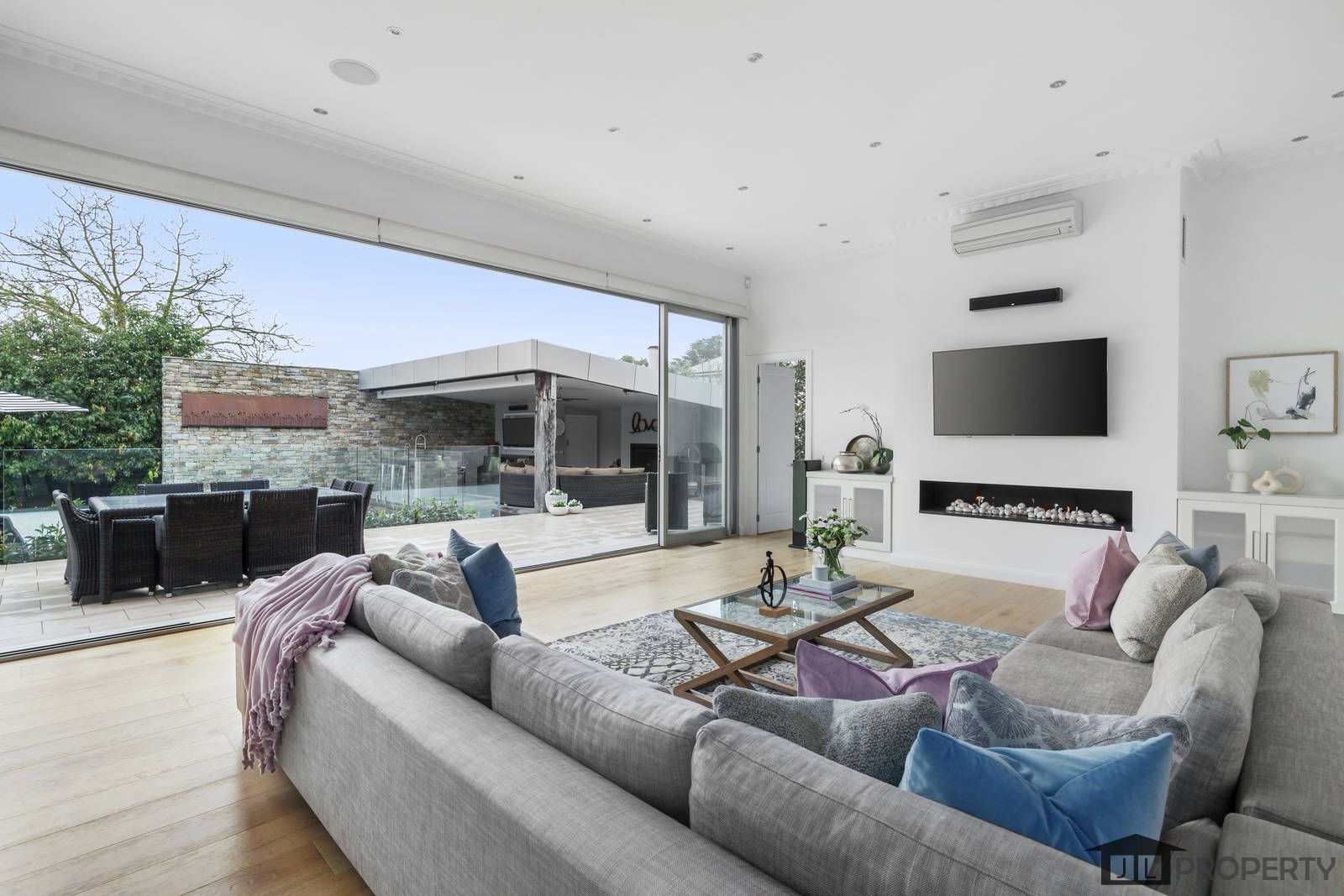 19 Suffolk Road, Surrey Hills VIC 3127