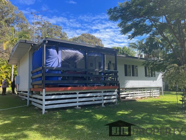 16 Peace Street, Lamb Island QLD 4184