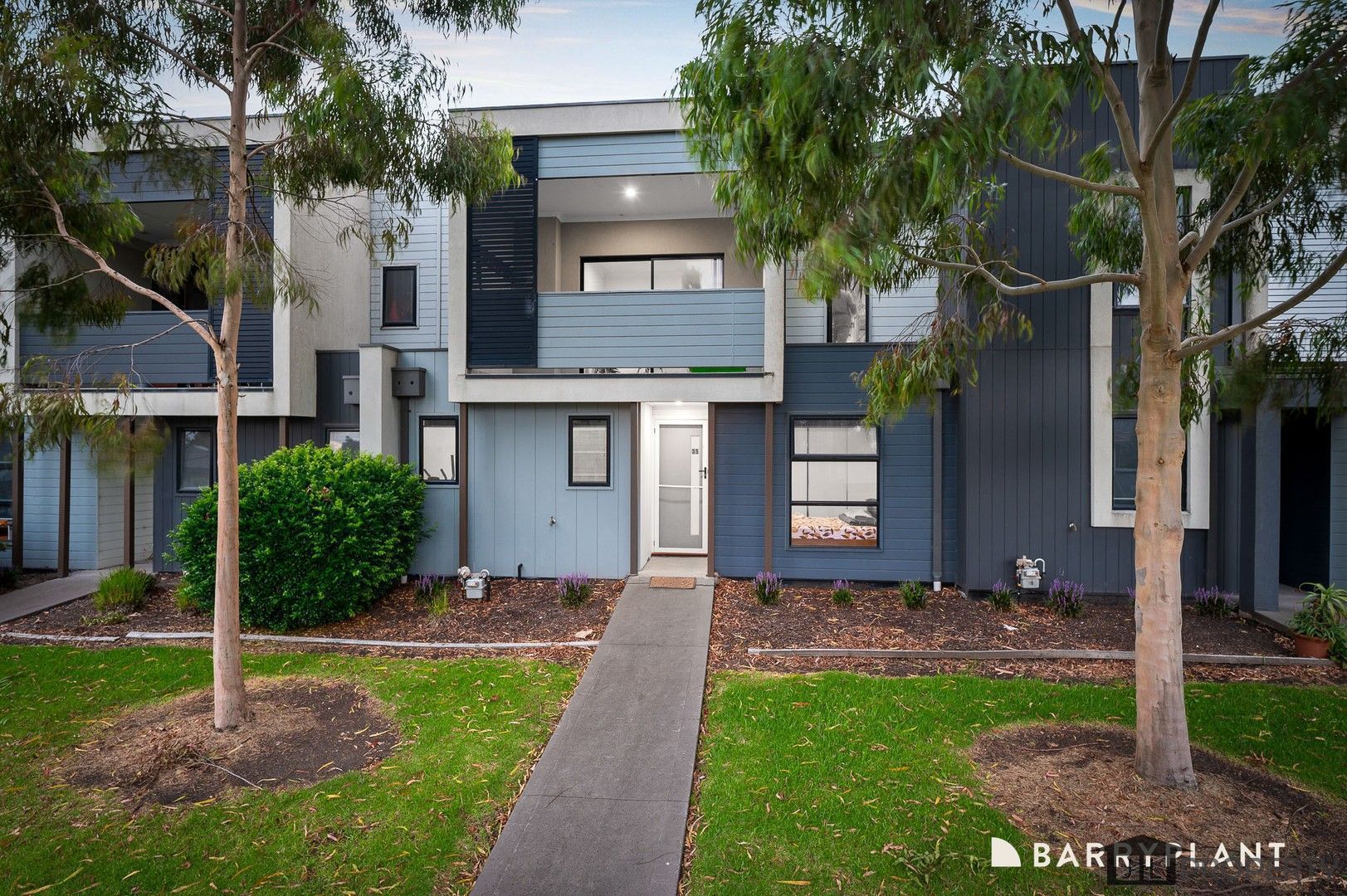 35 Nugget Way, Cranbourne East VIC 3977