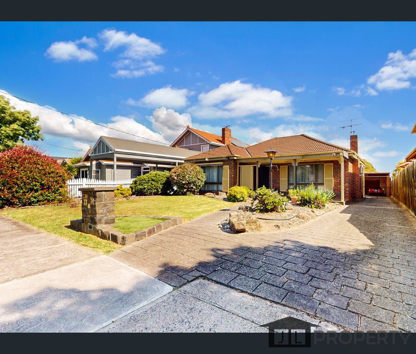 17 Balmoral Avenue, Strathmore, Vic 3041