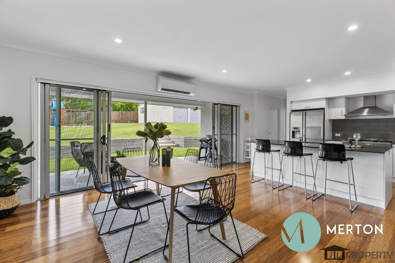 5 Duffy Court, Southside QLD 4570