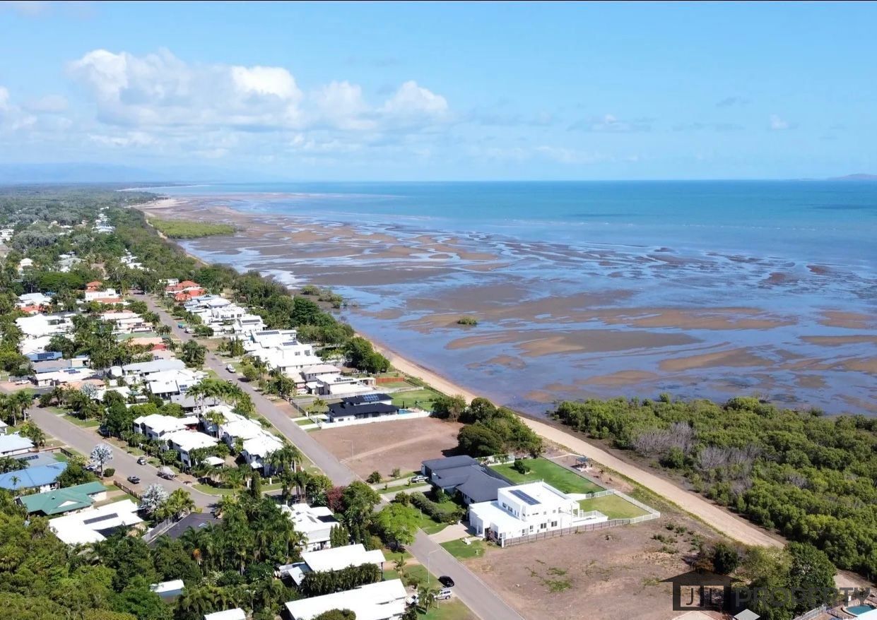 4 Waterview Drive, Bushland Beach QLD 4818