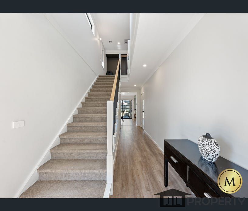 5 Pamir Circuit, Clyde North, Vic 3978